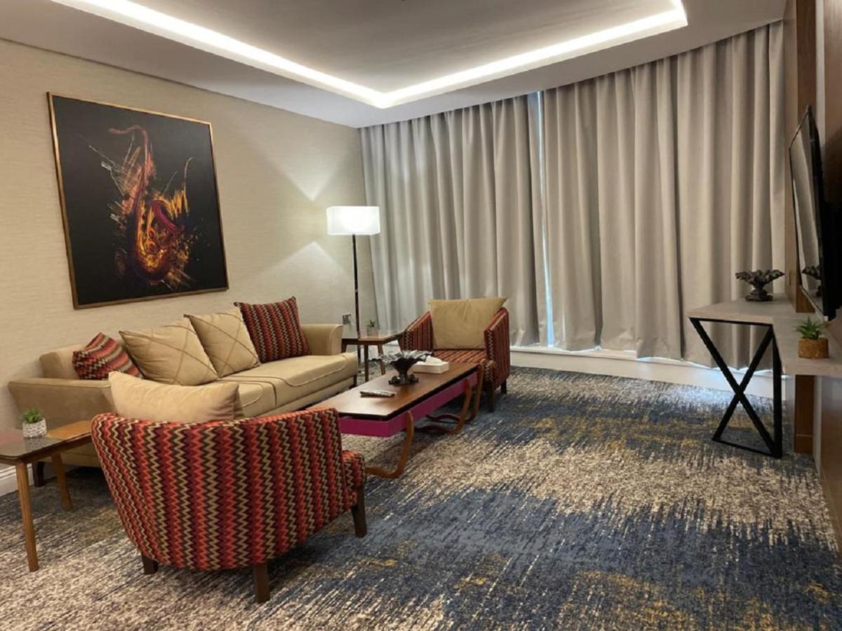 Remaz Suites Hotel Jubail Bagian luar foto