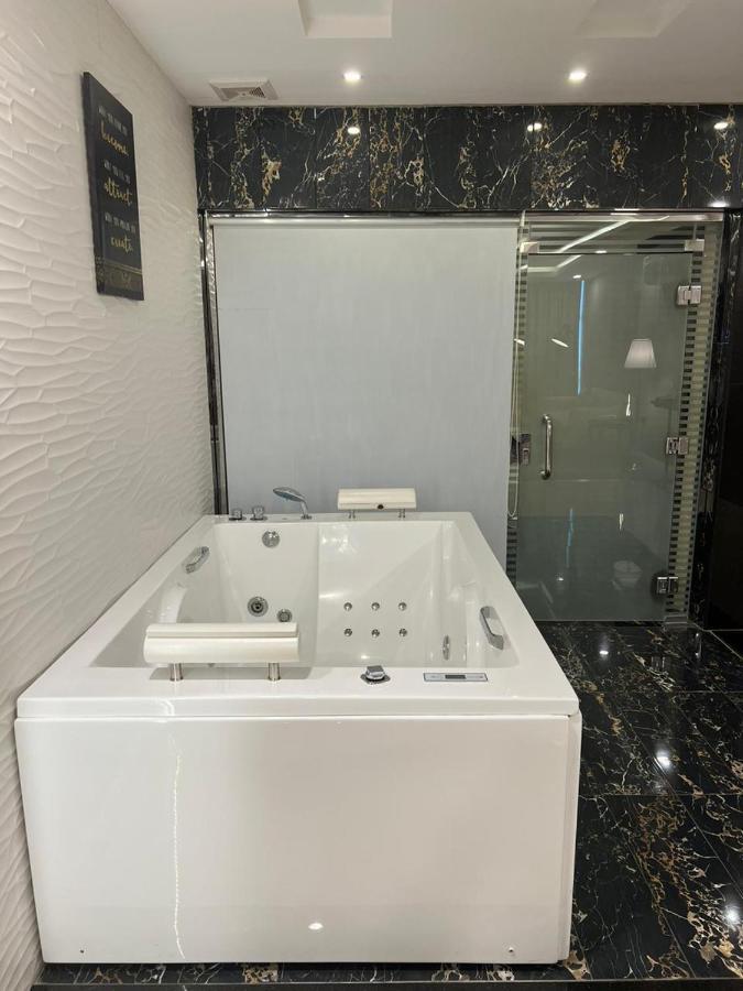Remaz Suites Hotel Jubail Bagian luar foto