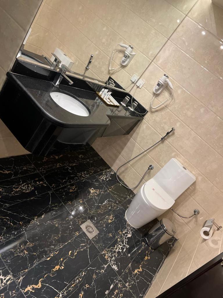 Remaz Suites Hotel Jubail Bagian luar foto