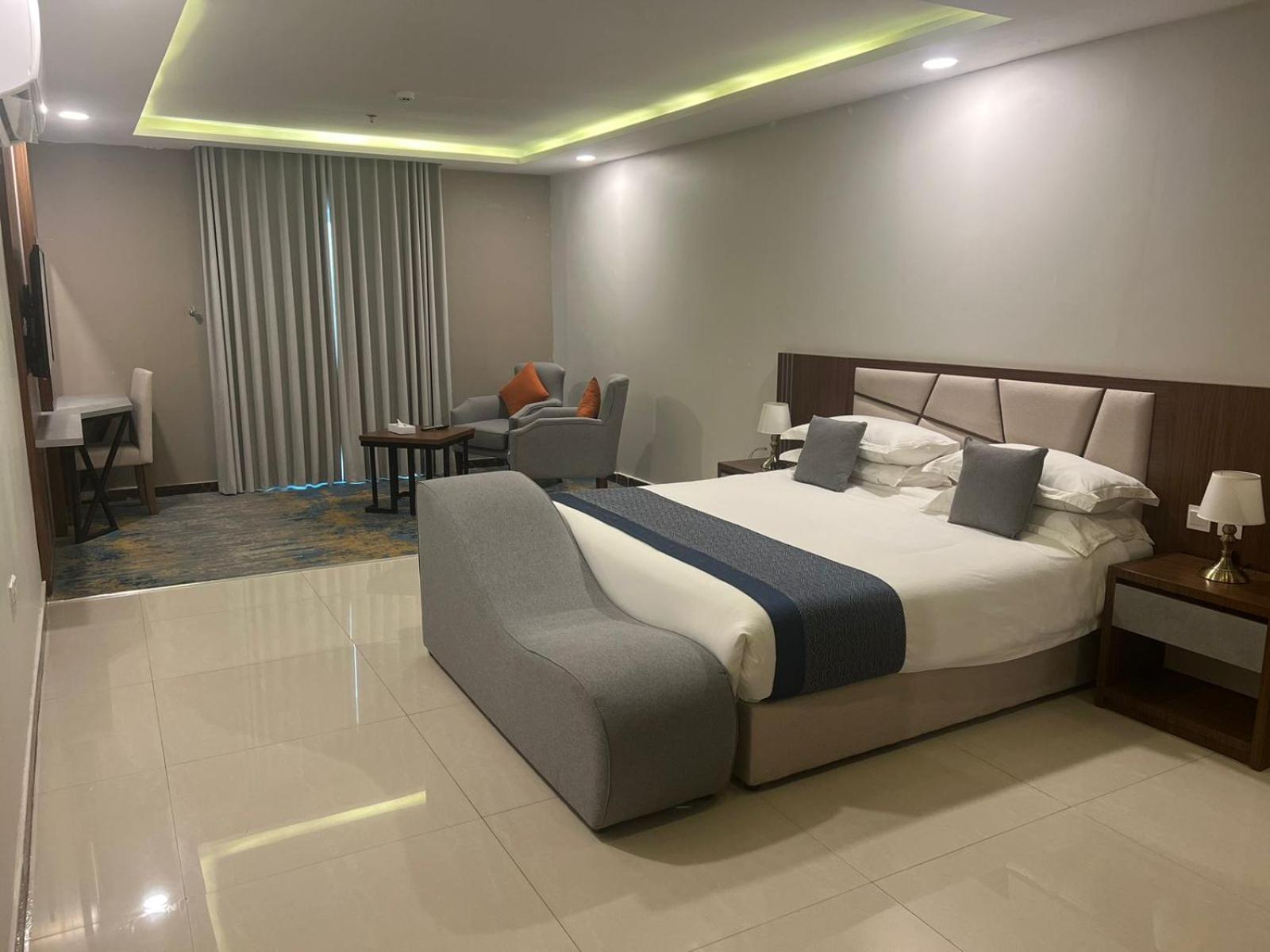 Remaz Suites Hotel Jubail Bagian luar foto