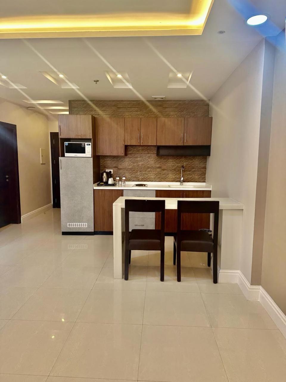 Remaz Suites Hotel Jubail Bagian luar foto