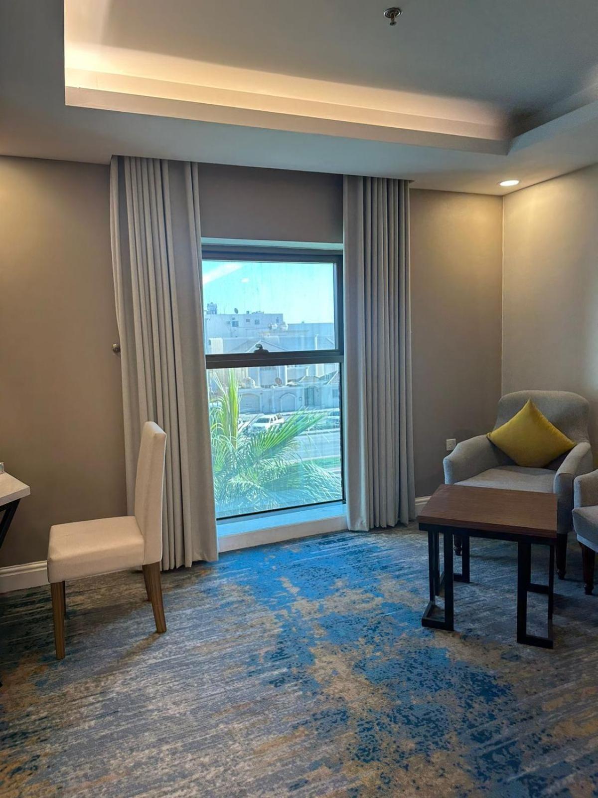 Remaz Suites Hotel Jubail Bagian luar foto