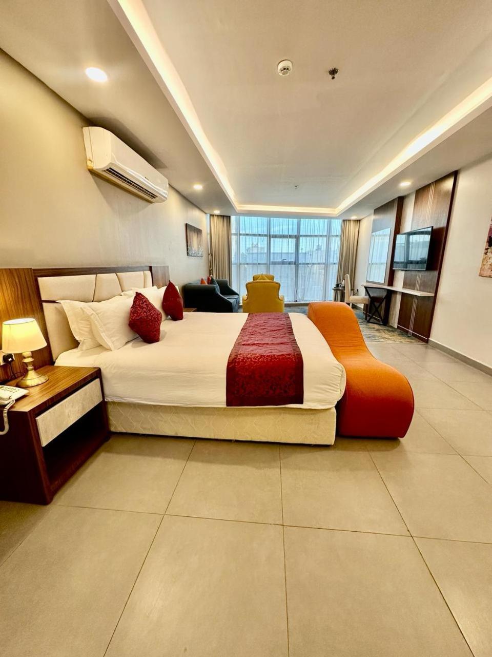 Remaz Suites Hotel Jubail Bagian luar foto
