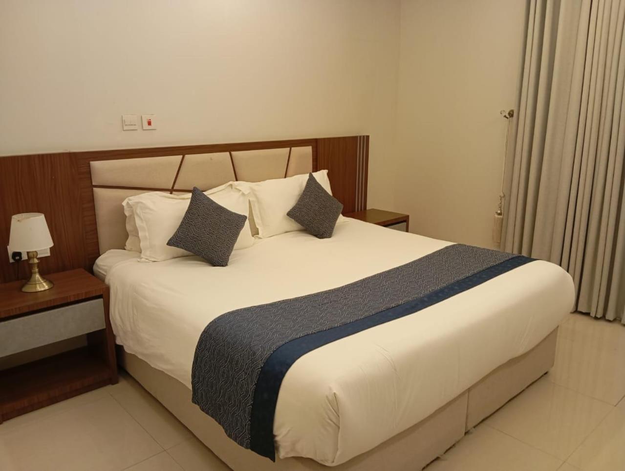 Remaz Suites Hotel Jubail Bagian luar foto